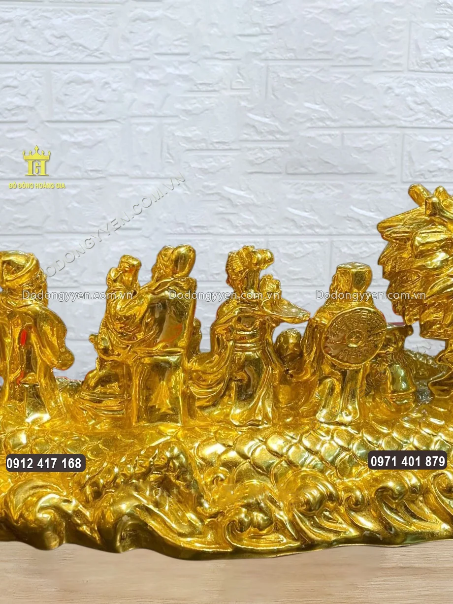 To&agrave;n bộ bề mặt được d&aacute;t v&agrave;ng 24K